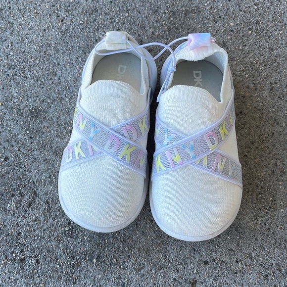 DKNY Toddler Girls Slip On Sneakers size 4/5 - Picture 13 of 13